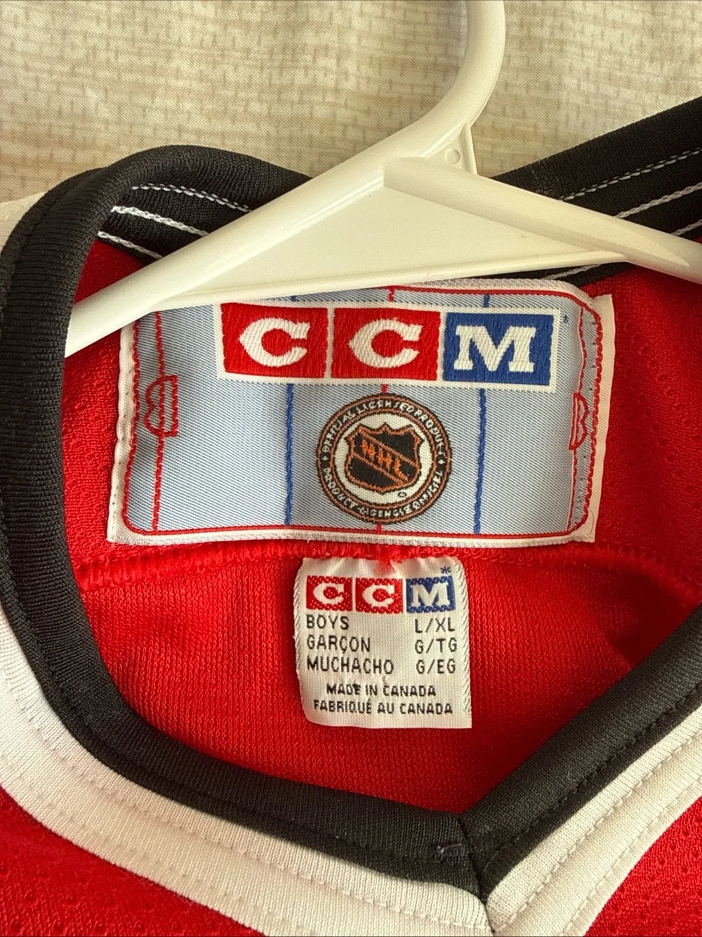 Boy’s CCM Carolina Hurricanes Official NHL Jersey Sz Youth L/XL - Red RARE